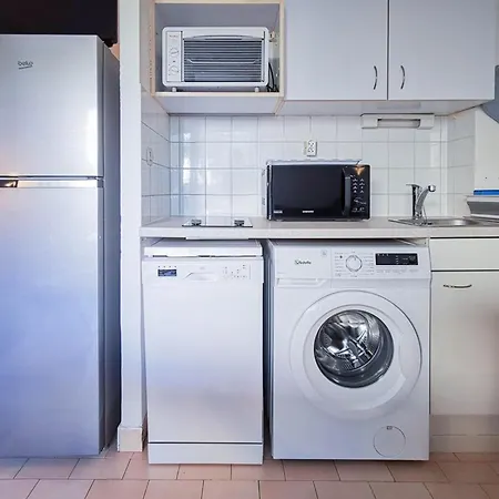 En Rez-de-jardin, 2 Couchages, A 10m De La Du Lavandou, Parking, Clim, Tennis. - Fr-1-803-10 *